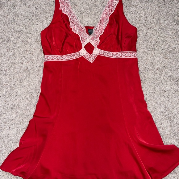 Red Lace Trim Dress - Picture 4 of 6